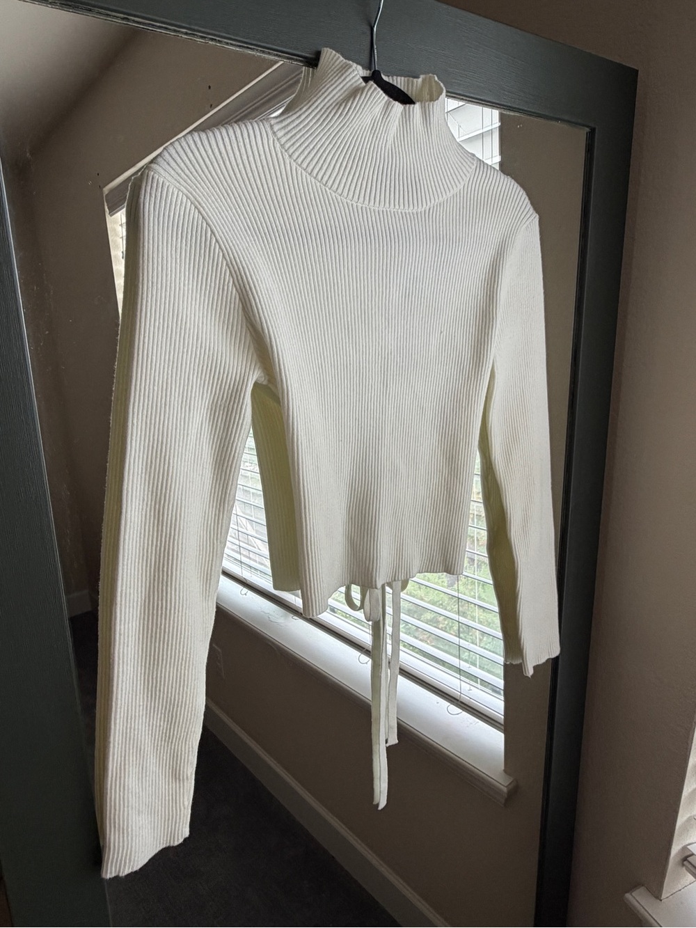 ✨ NASTY GAL Cream Ribbed Open Tie-Back Turtleneck Jumper ✨ - Picture 3 of 7